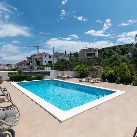 Brico - Heated Pool Apartamento Trogir