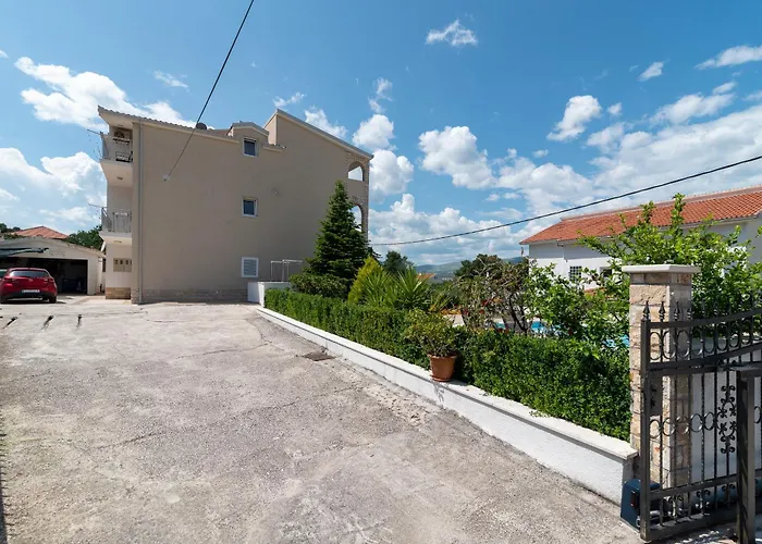 Апартаменти Brico - Heated Pool *