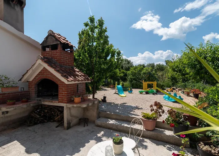 Brico - Heated Pool Трогір