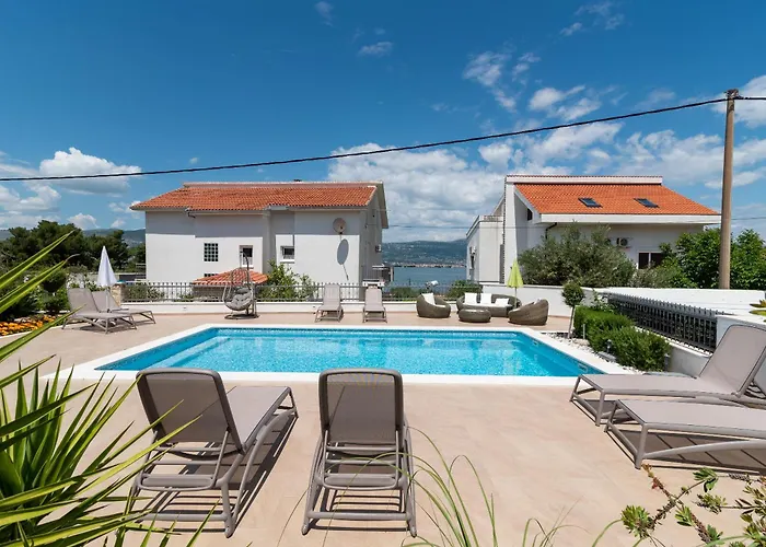 Brico - Heated Pool *