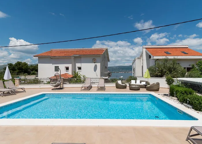 Brico - Heated Pool *