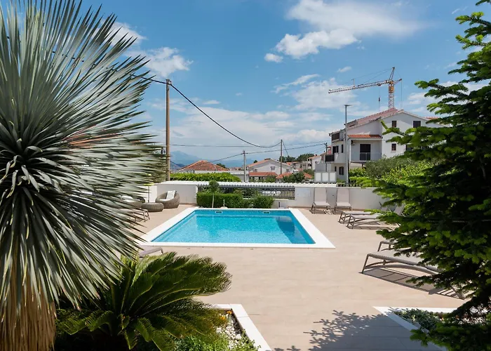 Brico - Heated Pool Апартаменти *