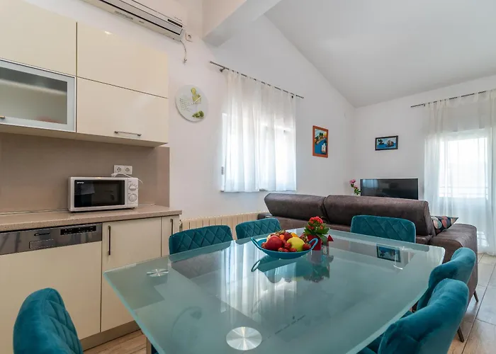 Апартаменти Brico - Heated Pool Трогір