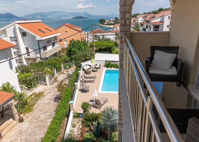 Brico - Heated Pool 特罗吉尔