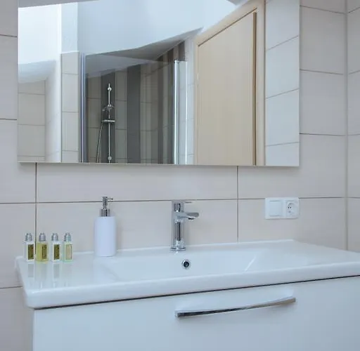 Brico - Heated Pool 特罗吉尔