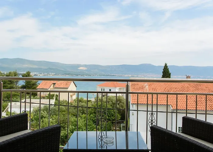 Апартаменти Brico - Heated Pool Трогір