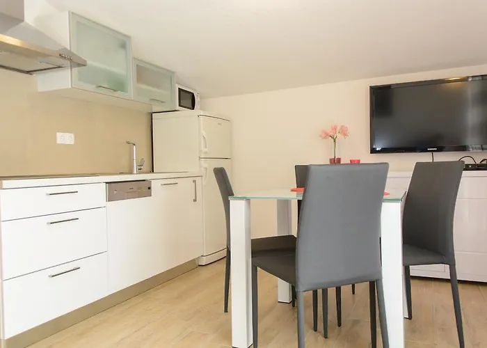 Апартаменти Brico - Heated Pool Трогір