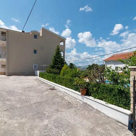 Appartement Brico - Heated Pool *
