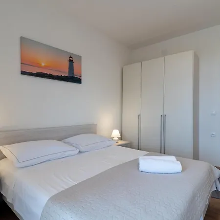 Brico - Heated Pool Apartmán *