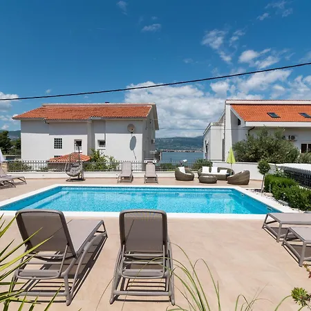 Brico - Heated Pool *