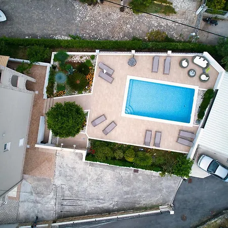 Brico - Heated Pool تروغير