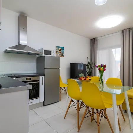 Brico - Heated Pool *