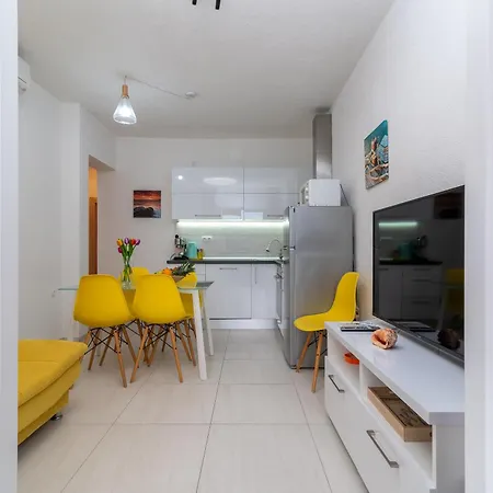 Brico - Heated Pool Appartement