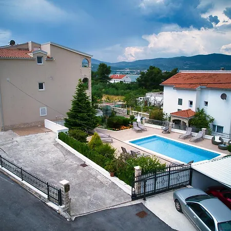 Apartmán Brico - Heated Pool