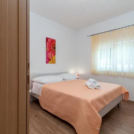 Brico - Heated Pool تروغير