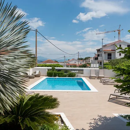 Brico - Heated Pool Appartement *