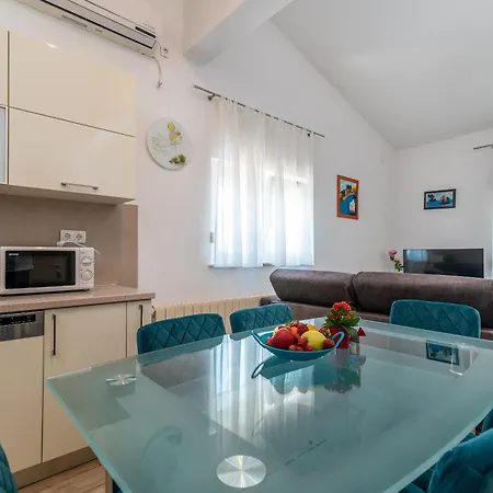 Appartement Brico - Heated Pool Trogir