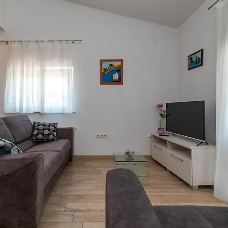 Brico - Heated Pool Appartement