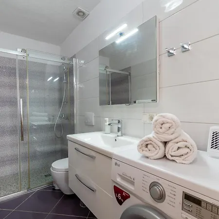 Brico - Heated Pool Apartmán *