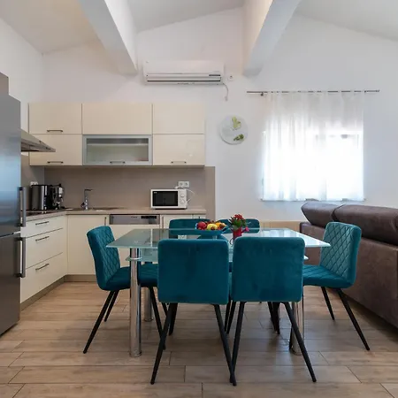 Appartement Brico - Heated Pool