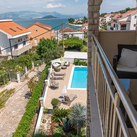 Brico - Heated Pool Trogir