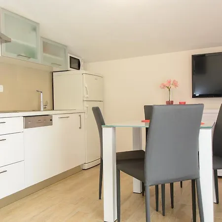 Appartement Brico - Heated Pool Trogir