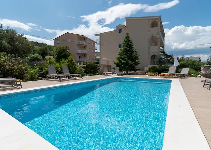 Brico - Heated Pool Apartmán *