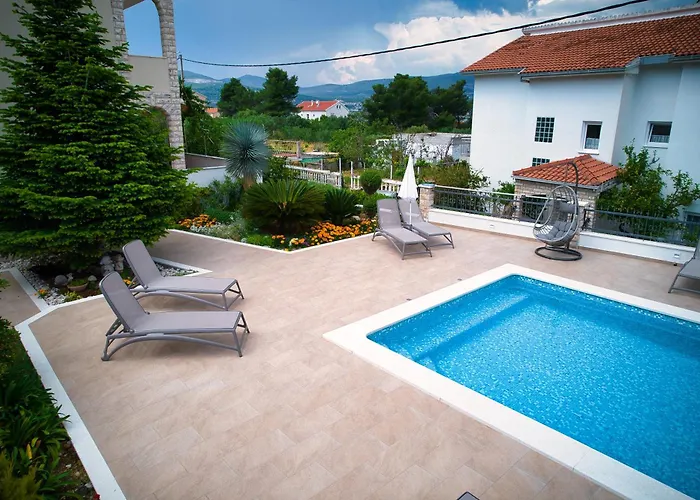 Brico - Heated Pool