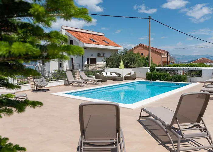 Brico - Heated Pool