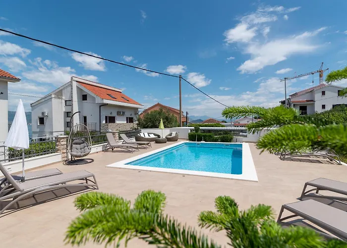 Brico - Heated Pool *