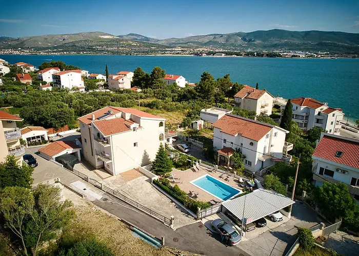 Brico - Heated Pool * Trogir