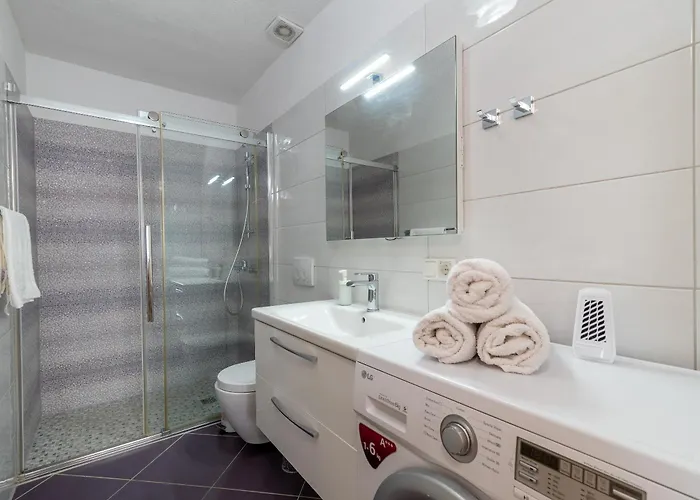 Brico - Heated Pool Apartmán *