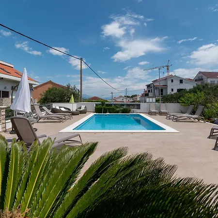 Brico - Heated Pool Daire Trogir