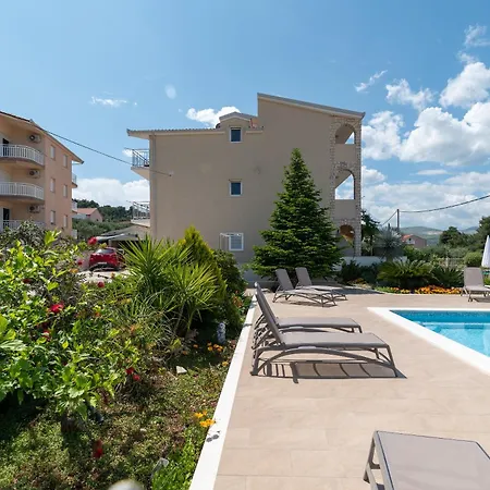 Daire Brico - Heated Pool Trogir