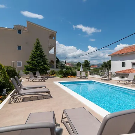 Daire Brico - Heated Pool *