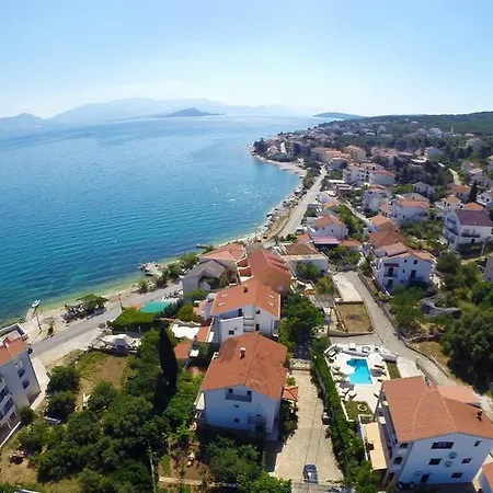 Brico - Heated Pool Daire Trogir